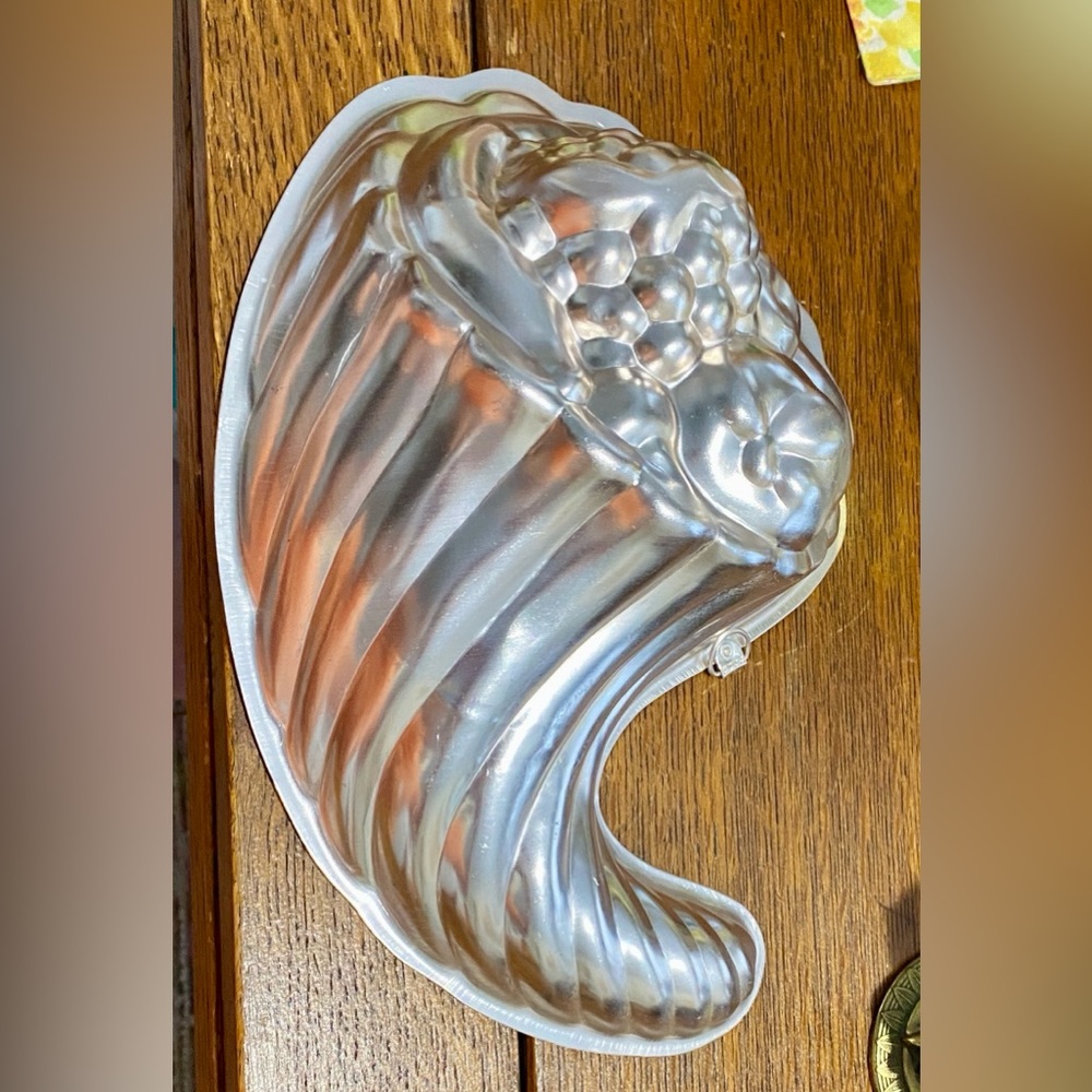 1960s Aluminium Cornucopia Fruit Mold Vintage. In EC. Made in Hong Kong